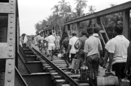 Gombong Op 24 april 1948 werden te Gombong 400 krijgsgevangenen aan de republie, Bestanddeelnr 1639-3-1