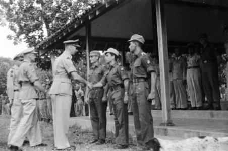 Gombong Te Gombong werden 8 KNIL-officieren, ingedeeld bij Inf. V (Andjing Nica, Bestanddeelnr 1543-1-3
