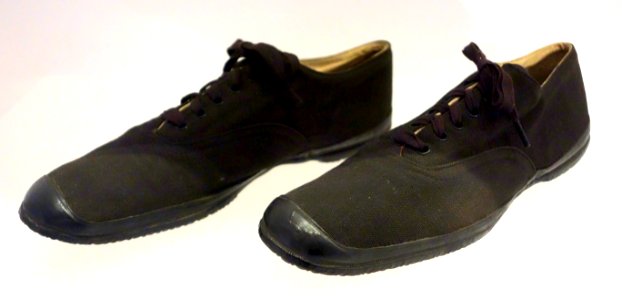 Goodyear sneakers, 1890s, Goodyear Rubber Manufacturing Company - Bata Shoe Museum - DSC00745-001