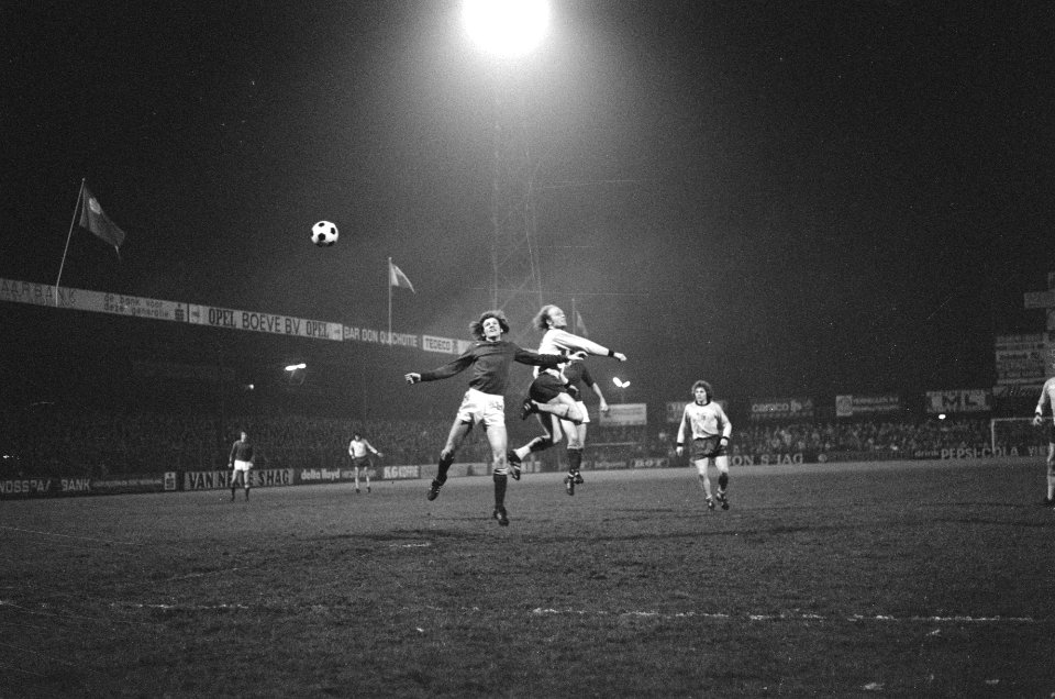 Go Ahead Eagles tegen Ajax 2-2, Geels (r) scoort, Bestanddeelnr 927-8070