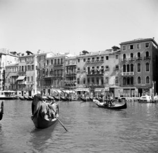 Gondels op het Canal Grande in Venetië, Bestanddeelnr 254-2059