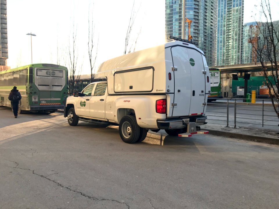 GO Transit pickup with Master 75 Truck Cap