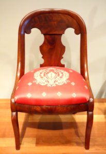 Gondola side chair, maker unknown, New York City, c. 1820, mahogany, cherry, mahogany veneer, silk upholstery - De Young Museum - DSC00812