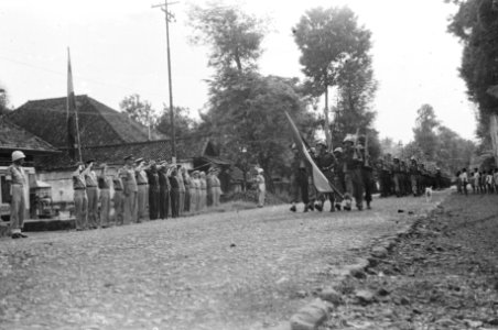 Gombong Te Gombong werden 8 KNIL-officieren, ingedeeld bij Inf. V (Andjing Nica, Bestanddeelnr 1543-1-4