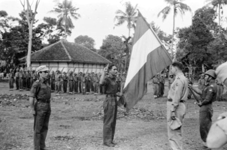 Gombong Te Gombong werden 8 KNIL-officieren, ingedeeld bij Inf. V (Andjing Nica, Bestanddeelnr 1542-2-2