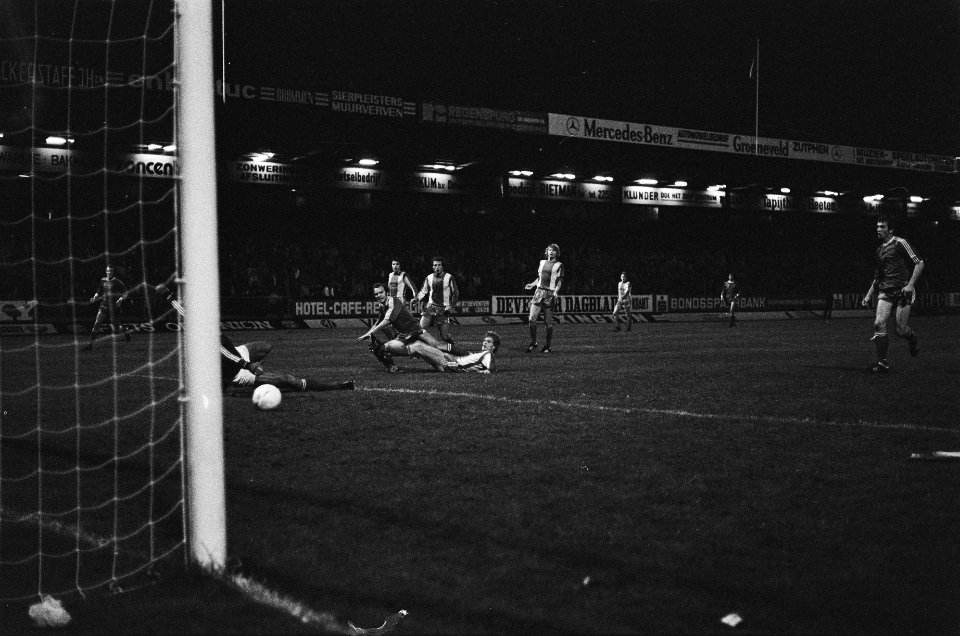 Go Ahead Eagles tegen PSV 1-1, Willy van de Kerkhof scoort geljkmaker voor PSV l, Bestanddeelnr 929-8826