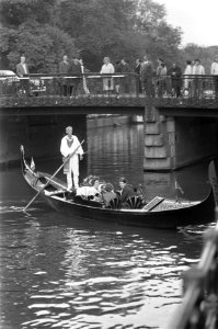 Gondels in Amsterdamse grachten, Bestanddeelnr 921-4481