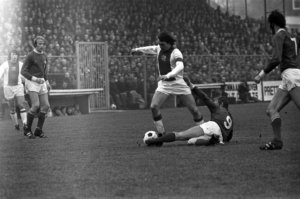 Go Ahead Eagles tegen Ajax 0-1, Johan Cruijff in aktie, Bestanddeelnr 926-1991