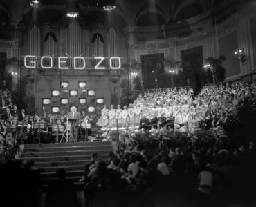 Goed Zo actie Afsluiting in Concertgebouw Amsterdam Johan Bodegraven aang, Bestanddeelnr 908-6535