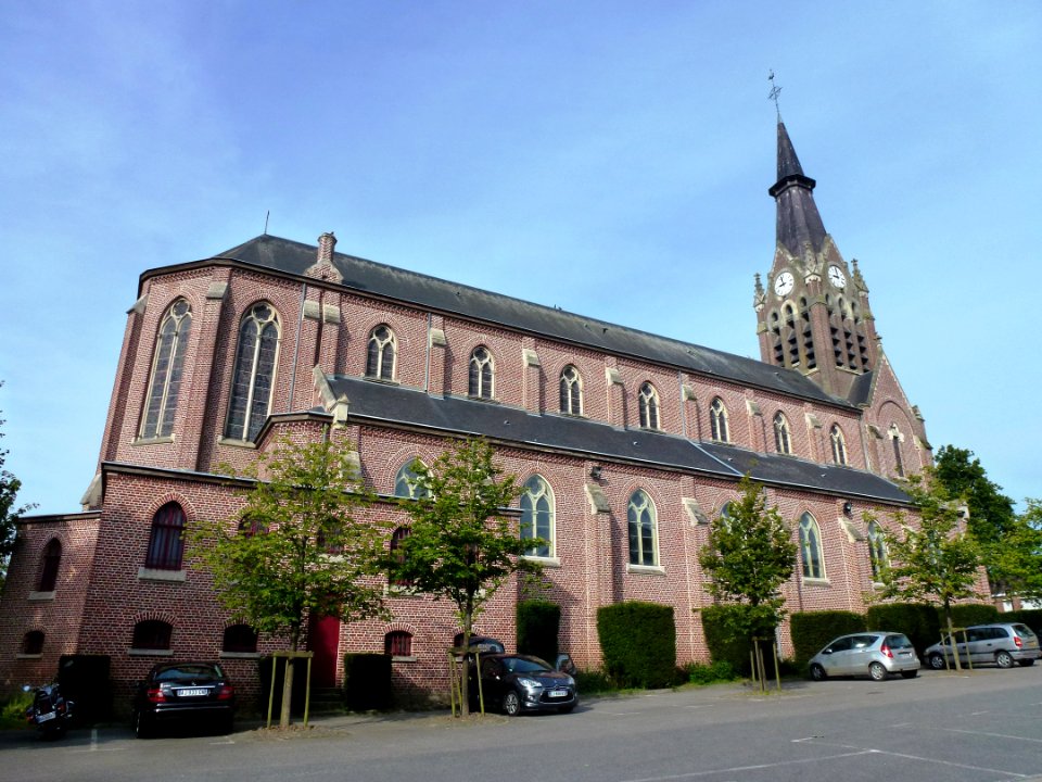 Godewaersvelde (Nord, Fr) église, vue latérale