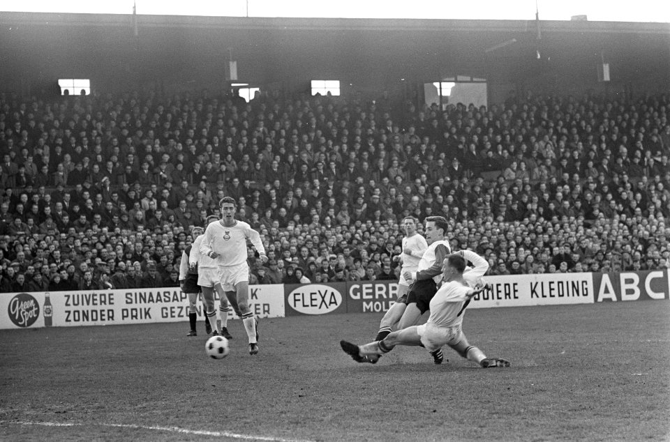 Go Ahead tegen Feyenoord 1-0, Kindvall (F) probeert door te breken, Bestanddeelnr 920-1549