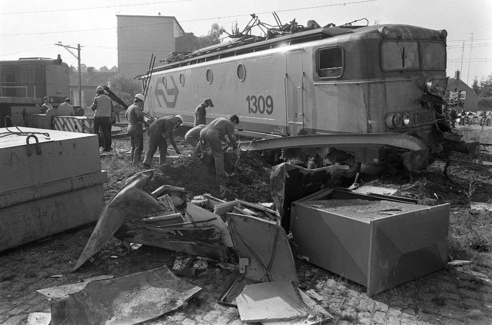 Goederentrein in Heeze ontspoord, Bestanddeelnr 933-7837