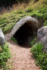 Shelter hiding place stone