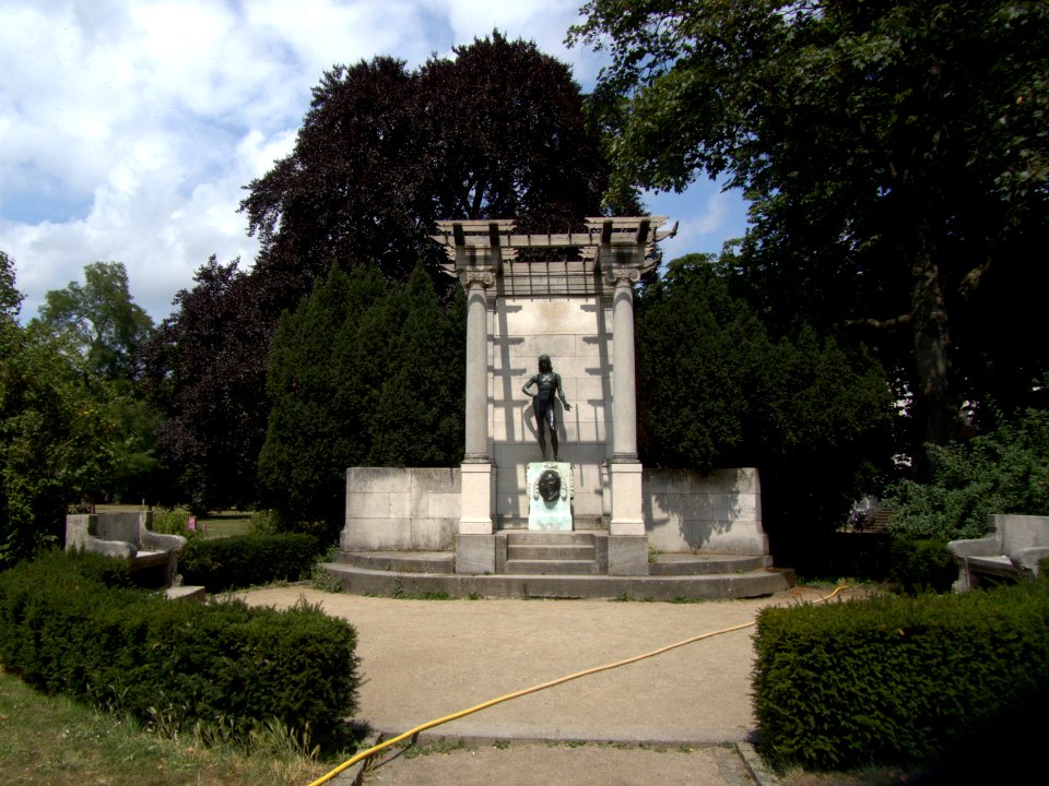 Goethe-Denkmal, Herrengarten, Darmstadt, Totale
