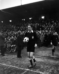 Go Ahead tegen PSV 0-5, scheidsrechter D van Male, Bestanddeelnr 915-9063