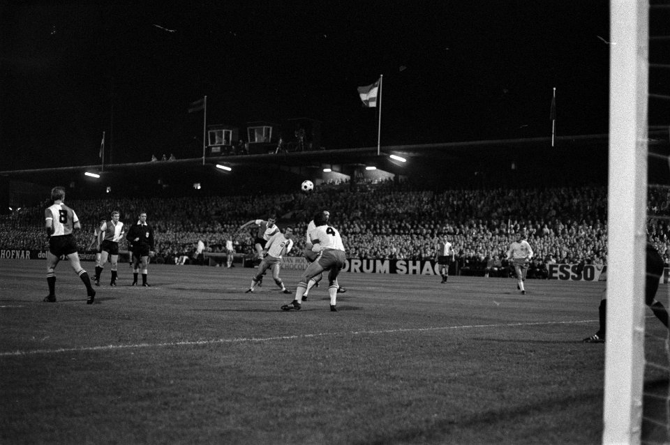 Go Ahead tegen Feijenoord 1-2, aktie, Bestanddeelnr 923-8207