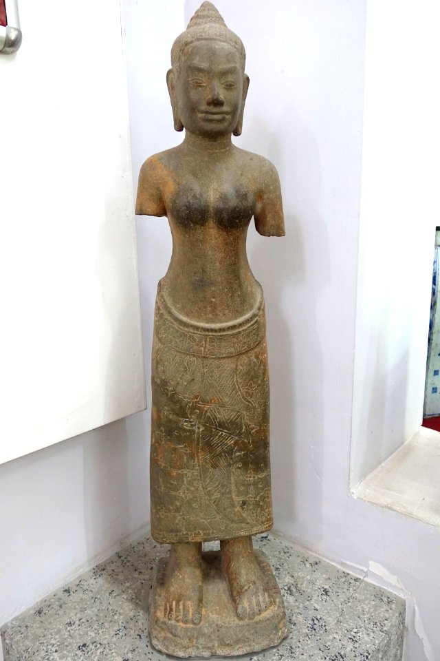 Goddess, Phnom Bakheng, Cambodia, 12th-13th century, sandstone - Museum of Vietnamese History - Ho Chi Minh City - DSC05913