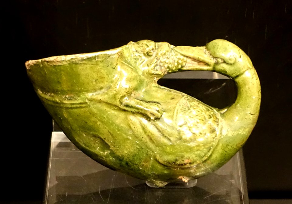 Goblet, China, Tang dynasty, 618-906 AD, earthenware with green lead glaze - Östasiatiska museet, Stockholm - DSC09600
