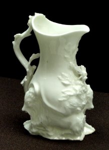 Goat and bee jug, dated 1745, Chelsea, glassy soft-paste porcelain, overglaze enamels - Gardiner Museum, Toronto - DSC00844