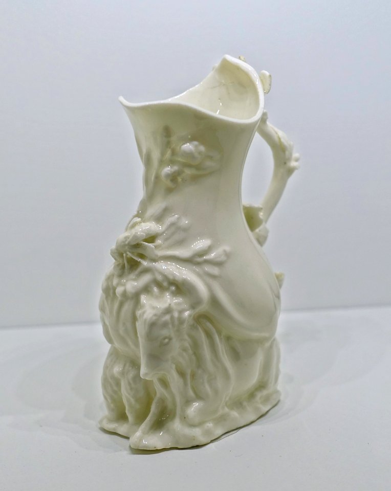 Goat and Bee jub, Chelsea Factory, London, c. 1745, soft-paste porcelain - Montreal Museum of Fine Arts - Montreal, Canada - DSC09216