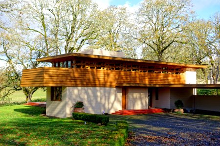 Gordon House by Frank Lloyd Wright - Oregon Garden - Silverton, Oregon - DSC00324
