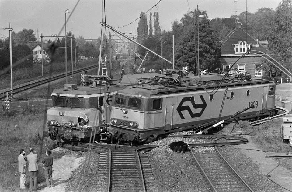 Goederentrein in Heeze ontspoord, Bestanddeelnr 933-7836