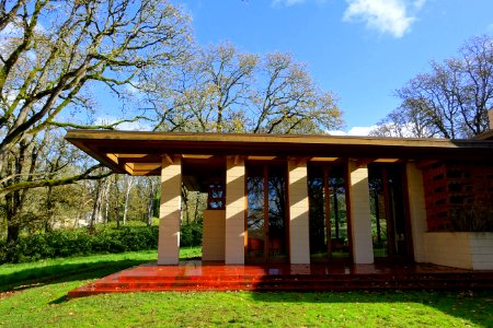Gordon House by Frank Lloyd Wright - Oregon Garden - Silverton, Oregon - DSC00340