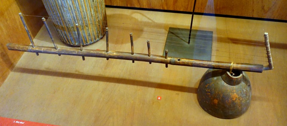 Goong zither, Xodang - Vietnam Museum of Ethnology - Hanoi, Vietnam - DSC03262