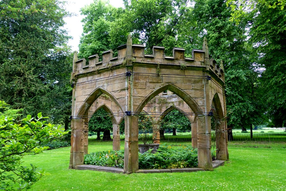 Gothick Aviary, Renishaw Hall - Derbyshire, England - DSC02199