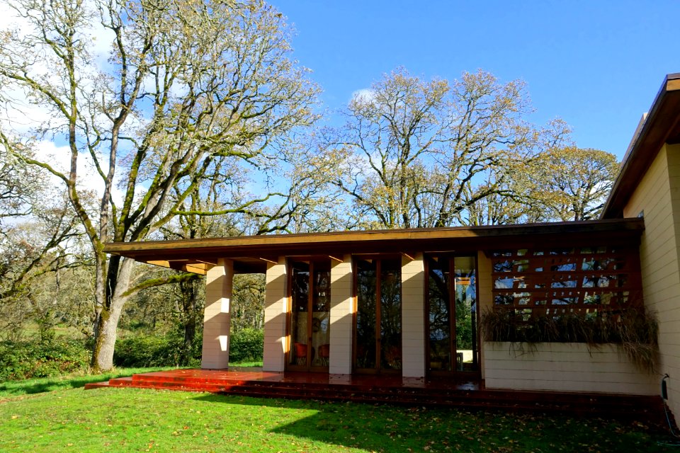 Gordon House by Frank Lloyd Wright - Oregon Garden - Silverton, Oregon - DSC00338