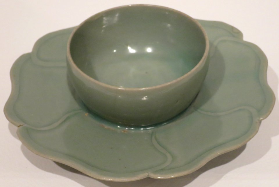 Goryeo dynasty flower-shaped bowl stand, Honolulu Museum of Art 3434.1