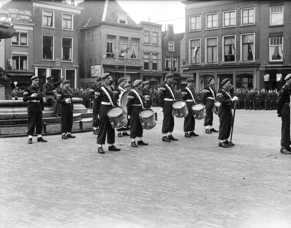 Gorinchem. Nieuwe drumband Koninklijke Landmacht, Bestanddeelnr 904-4369