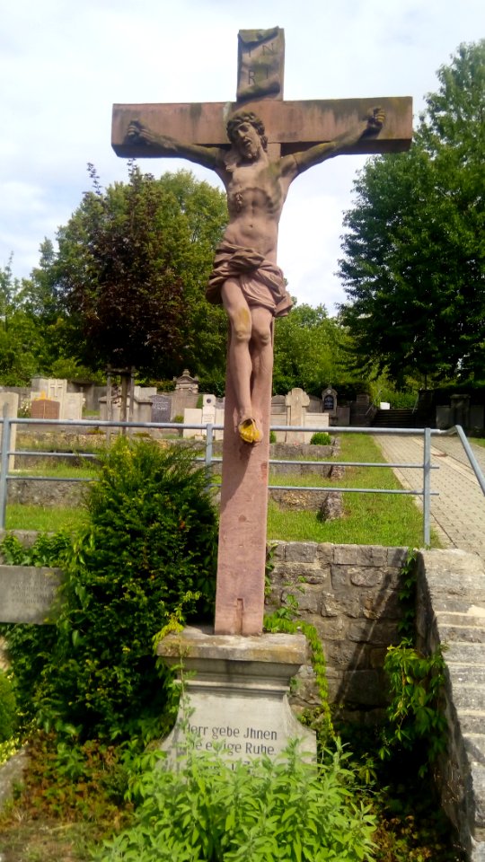 Grünsfeld Friedhofskreuz