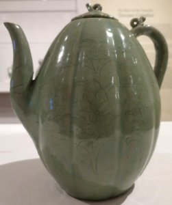 Goryeo dynasty melon-shaprd ewer, Honolulu Museum of Art 3380.1