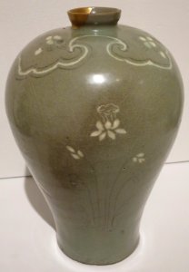 Goryeo dynasty plum blossom vase Honolulu Museum of Art 110