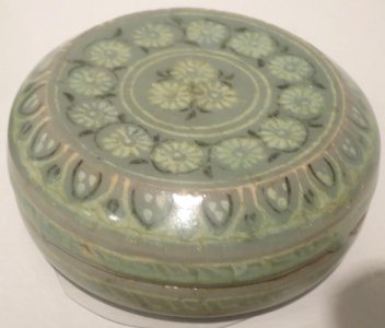 Goryeo dynasty covered box, Honolulu Museum of Art 44