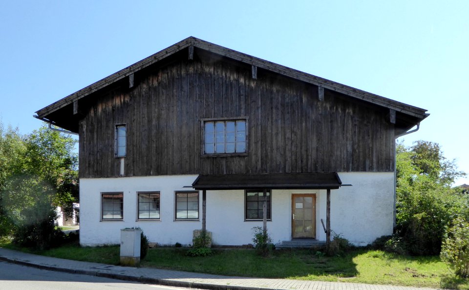 Gollenshausen, Chieminger Str 9, 2
