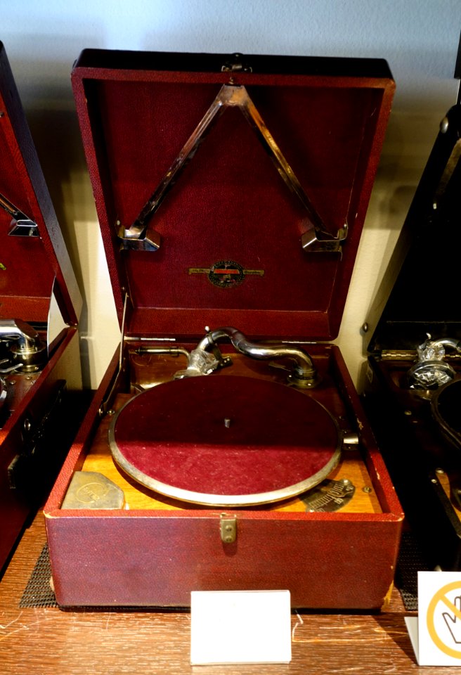 Gondora Viva Phasic Gramophone, undated - Kanazawa Phonograph Museum - Kanazawa, Japan - DSC00863