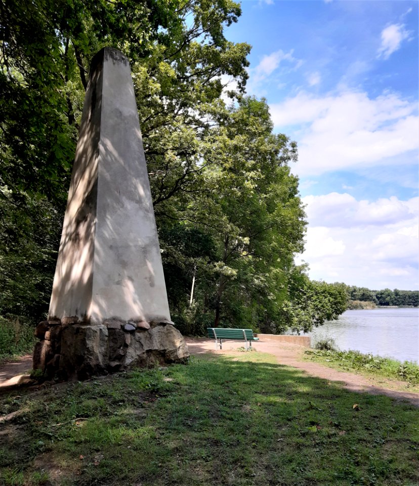 Goldhagen-Obelisk DieskauPark