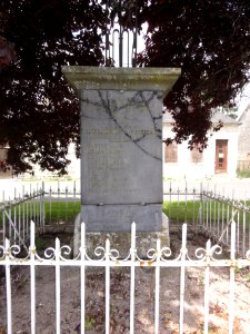 Goudelancourt-lès-Pierrepont (Aisne) monument aux morts, détail