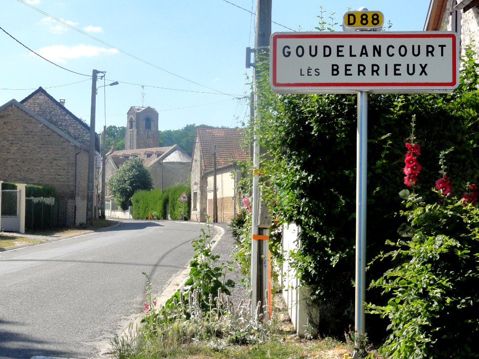 Goudelancourt-lès-Berrieux (Aisne) city limit sign
