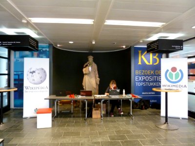 GLAM-WIKI 2015-Friday-Registration desk during session