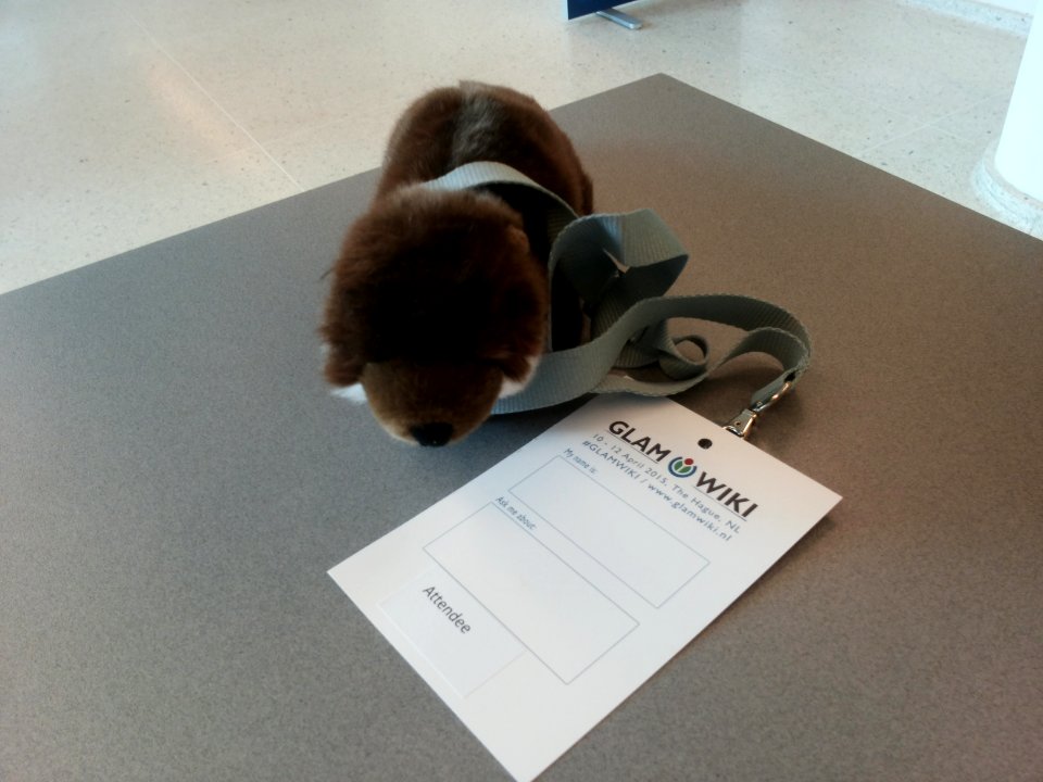 GLAM-WIKI 2015-Friday-First attendee signing up at the conference