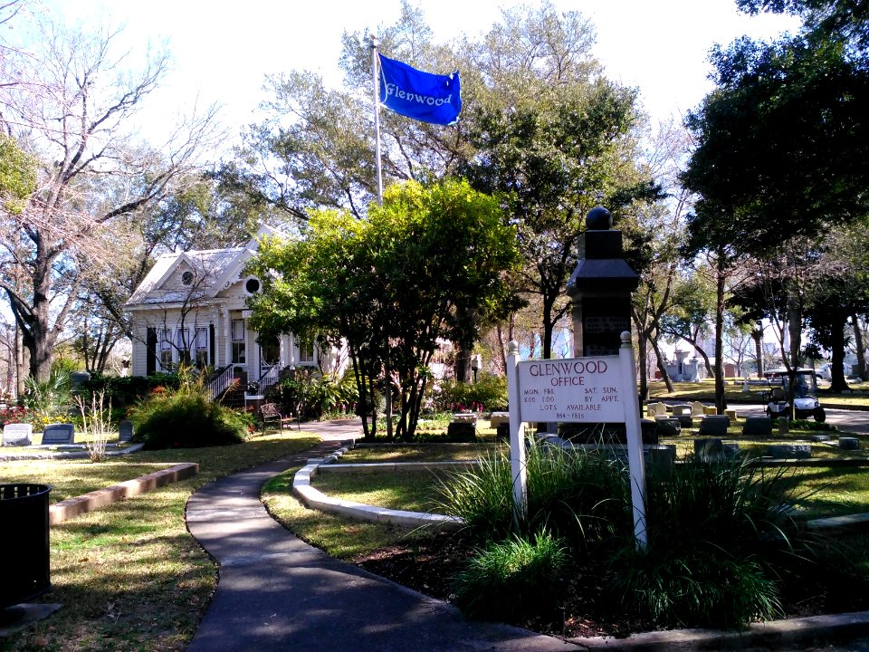 GlenwoodCemeteryhouse001