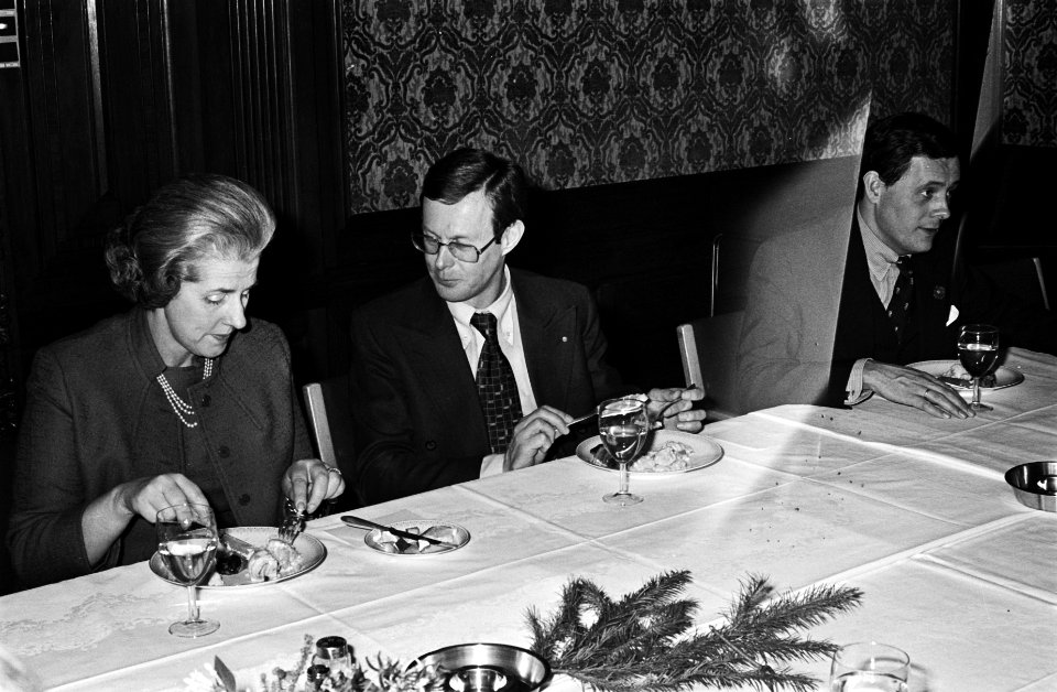 Glaxo-wetenschapsprijs uitgereikt door Prins Claus aan A Gisolf in Tropenmuseum, Bestanddeelnr 929-4951