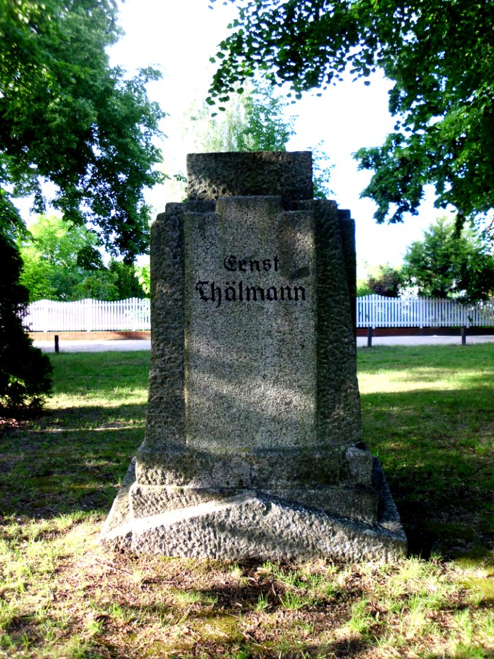 Glindow Dorfstraße Gedenkstein Ernst Thälmann