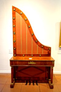 Giraffenflügel upright piano, by Albrecht Ziegler, Regensburg, c. 1830 - Mainfränkisches Museum - Würzburg, Germany - DSC04481