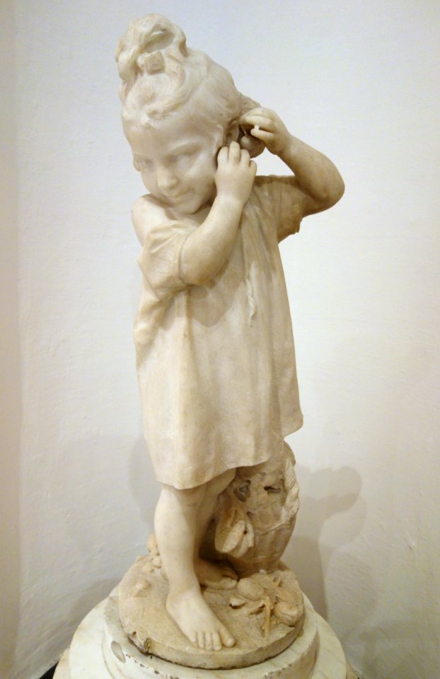 Girl with Fruit Basket by Giovanni Scanzi (1840-1915), undated, marble - Accademia Ligustica di Belle Arti - DSC02309