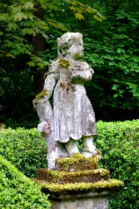 Girl - Buscot Park Gardens - Oxfordshire, England - DSC00271