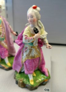 Girl as Sultan's Wife, by Johann Peter Melchior, Hochst, c. 1770, porcelain, overglaze colors, gilding - Germanisches Nationalmuseum - Nuremberg, Germany - DSC02663